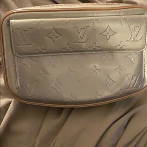 - ⭐️ Authentic Louis Vuitton Fanny pack